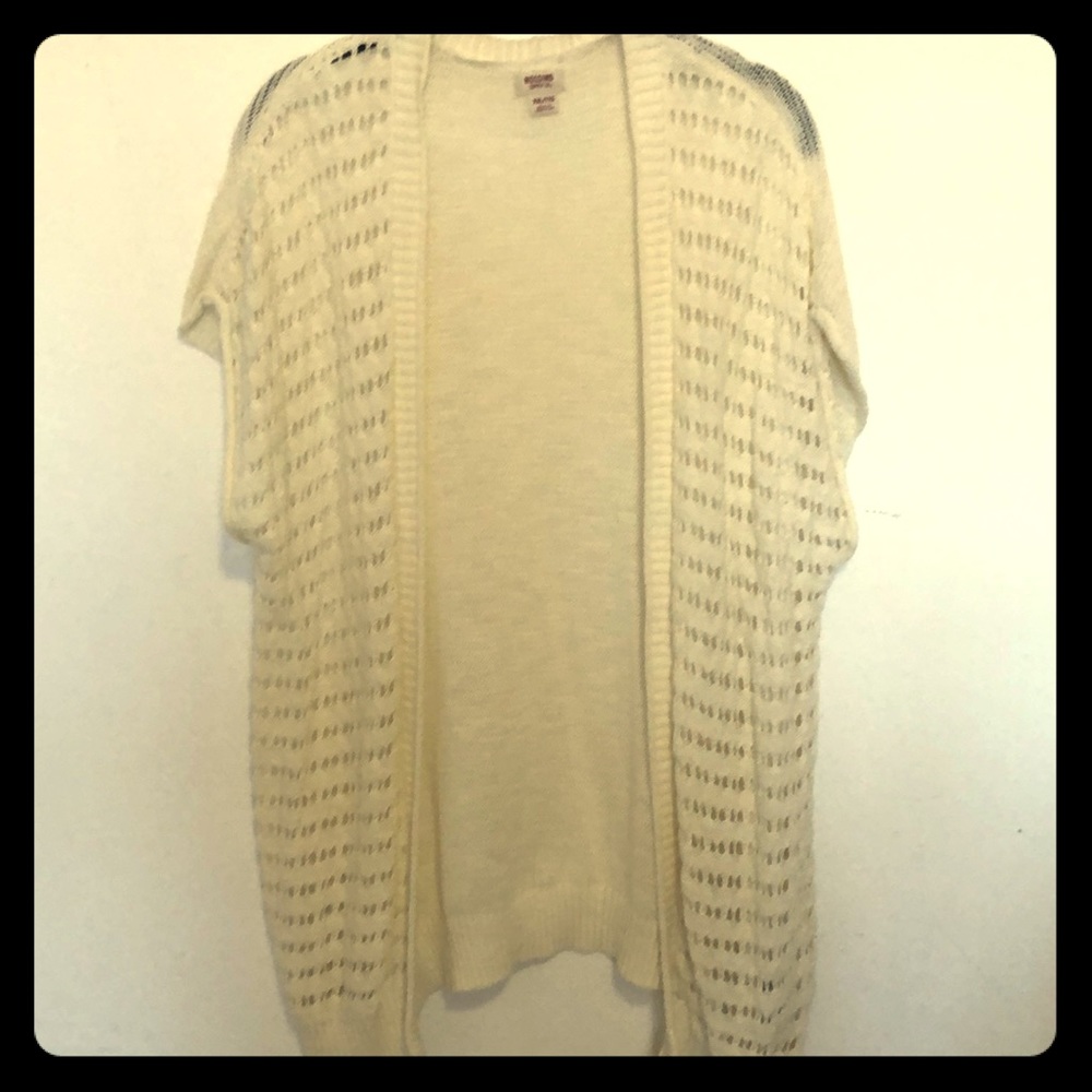 Mossimo cream colored knit short sleeve Cardigan